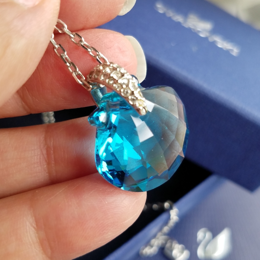 AUTHENTIC Swarovski Limited Edition Turquoise Seashell Necklace - Picture 7 of 16